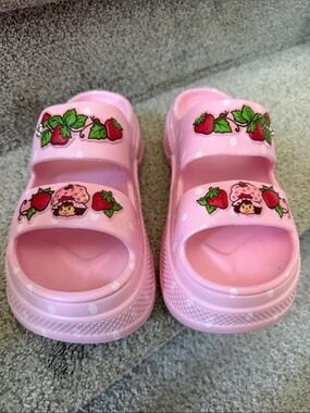 Kids Pink Strawberry Shortcake Slide Sandals